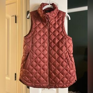 Athleta Whisper Featherless Puffer Vest, Size Medium Like New - worn 2x